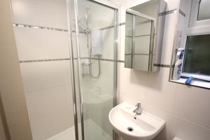 Shower room- click for photo gallery